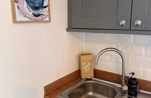 Bath City Centre Apartment | Cosy central Bath pad - 7 min walk to Station & town