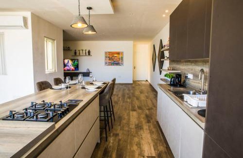 Victoria Apartment | Cosy & Central Penthouse in Victoria