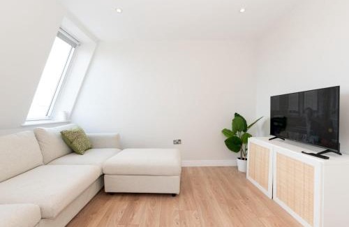 Twickenham Riverside Apartment | Cosy Central Stylish Apartment in Twickenham Pass the Keys