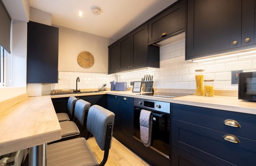 Ormeau House | Cosy Central Victorian Home! - Fresh, modern and quiet.