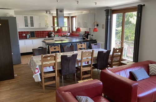 Araches-la-Frasse Ski Chalet | Cosy chalet, sleeps 12/14, 300m from ski slopes