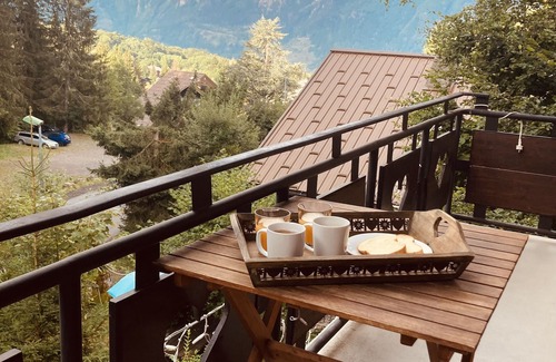 Araches-la-Frasse Ski Chalet | Cosy chalet, sleeps 12/14, 300m from ski slopes