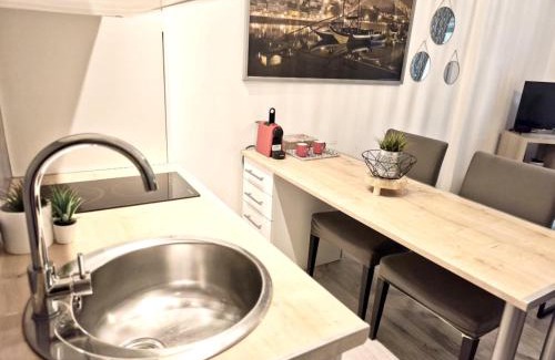 Prado - Republique Apartment | Cosy & Chill Studio avec piscine résidentielle & Proche centre ville- IDéal pour couple et professionels