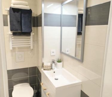 Prado - Republique Apartment | Cosy & Chill Studio avec piscine résidentielle & Proche centre ville- IDéal pour couple et professionels