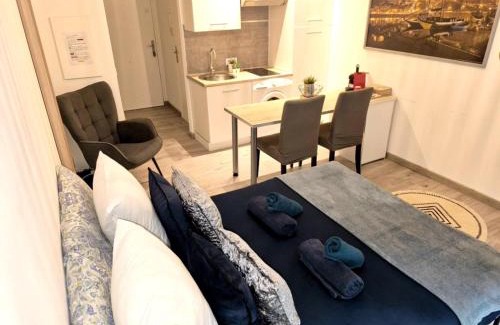 Prado - Republique Apartment | Cosy & Chill Studio avec piscine résidentielle & Proche centre ville- IDéal pour couple et professionels