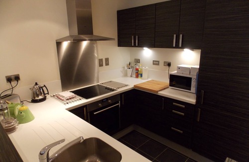 Bonnington Apartment | Cosy City centre apartment with free WiFi.