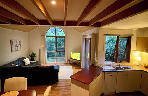 Broulee House | Cosy Coastal Nest