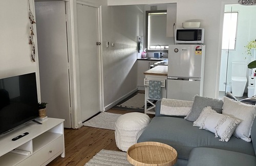 Woonona Apartment | Cosy coastal retreat 300m from beach self contained 1st floor apartment