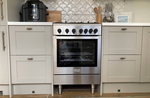 East Cowes House | Cosy Coastguard Cottage right next to the sea