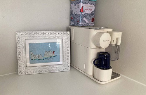 East Cowes House | Cosy Coastguard Cottage right next to the sea