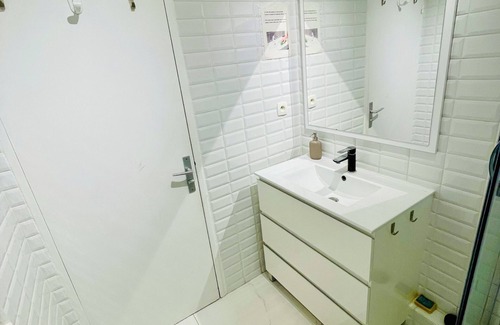 Aulnay-sous-Bois Apartment | Cosy, comfortable room close to Charles de Gaulle airport ✨