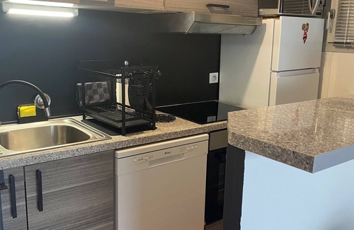 Royan Apartment | Cosy, comfortable 2-bedroom apartment close to the downtown market in Royan. All comforts