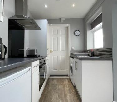 Worksop Apartment | Cosy & Comfortable Apartment w/Parking