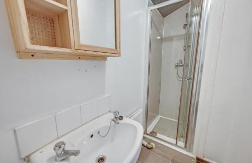 Northumberland Park Apartment | Cosy & Comfy Tottenham Apartment Sleeps 4
