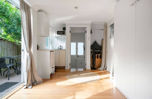 Sydney Apartment | Cosy, Compact and Private Studio Garden Apartment