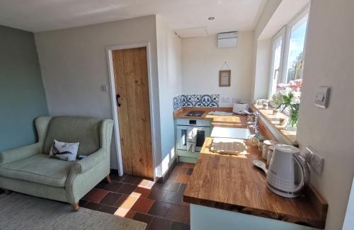 Wollerton House | Cosy Coppice Cottage