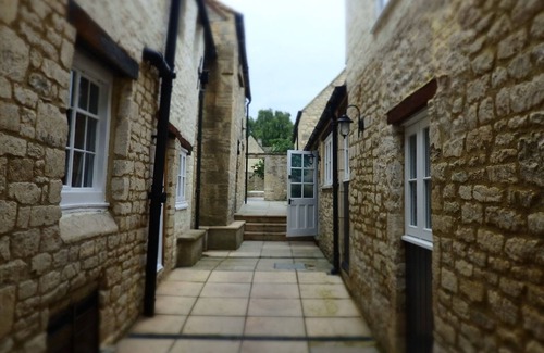 Burford Cottage | Cosy Cotswold - The Snug - cottage in the centre of Burford