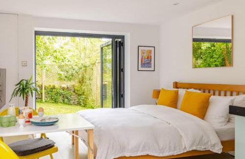 Nettleton Apartment | Cosy Cotswolds Retreat near Bath & Castle Combe