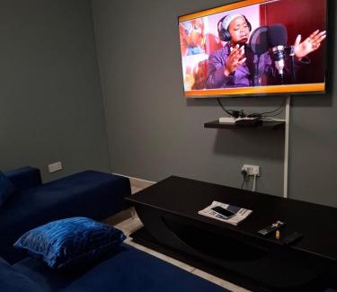 Francistown Apartment | Cosy Cottage 3