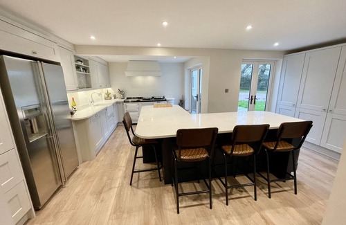 New Forest District Cottage | Cosy Cottage by the sea with 2 robins, a Squirrels and a pony roaming nearby