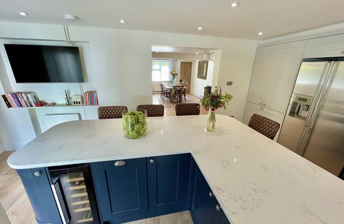 New Forest District Cottage | Cosy Cottage by the sea with 2 robins, a Squirrels and a pony roaming nearby