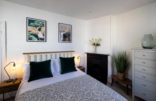 Beer Apartment | Cosy Cottage for Couples, Parking, 3 Min 2 Beach