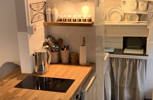 Skewen Cottage | Cosy cottage in the heart of Mumbles, sleeps two with sea view