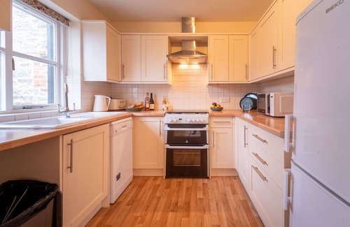 Oxford Cottage | Cosy Cottage near Oxford, in historic property gardens