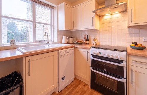 Oxford Cottage | Cosy Cottage near Oxford, in historic property gardens