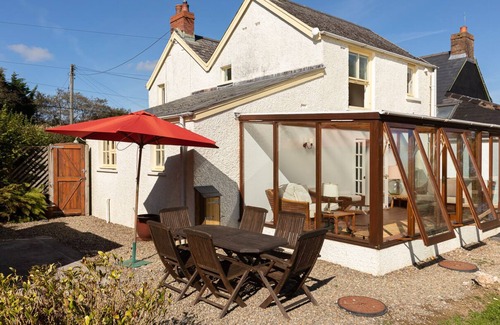 Mynachlogddu House | Cosy cottage nestled in heart of the Preseli Hills. Dogs welcome.