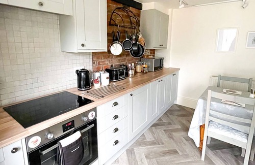 Ozleworth Cottage | Cosy Cottage on the Cotswold Way