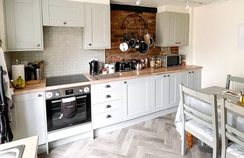 Ozleworth Cottage | Cosy Cottage on the Cotswold Way