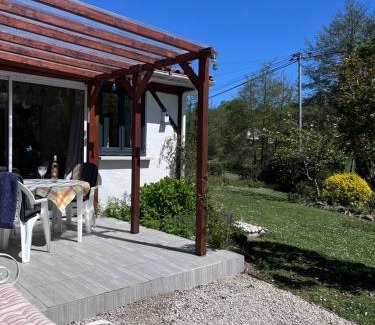 Ecuras House | Cosy Cottage on the Lake