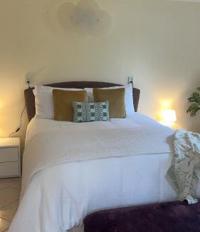 Ecuras House | Cosy Cottage on the Lake