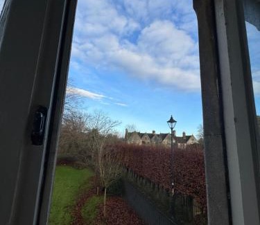 Malmesbury Apartment | Cosy Cottage Overlooking Malmesbury Abbey
