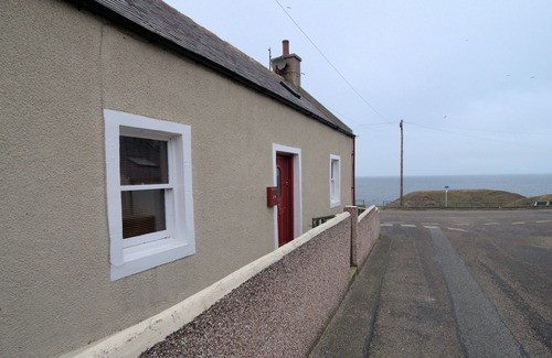 Buckie House | Cosy cottage overlooking the harbour and magnificent view of the Moray coast