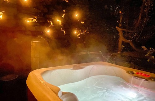 East Morton House | Cosy Cottage with hot tub and Sauna