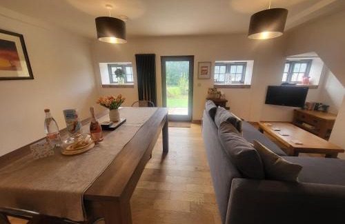 Honiton House | Cosy cottage with private hot tub in east devon