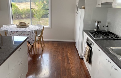 Oberon Cottage | Cosy cottage with stunning views on a working truffle farm!