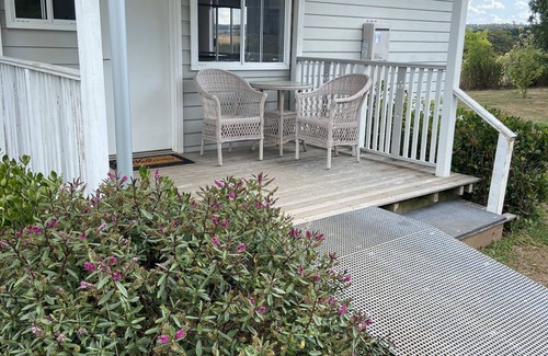 Oberon Cottage | Cosy cottage with stunning views on a working truffle farm!