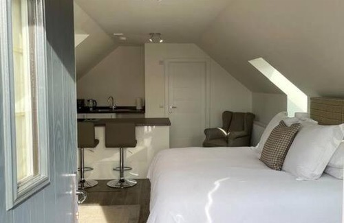 Crieff Apartment | Cosy Country Modern Studio with Patio Space.