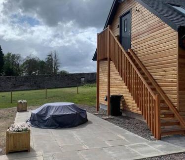 Crieff Apartment | Cosy Country Modern Studio with Patio Space.