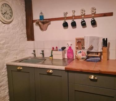 Llanfihangel Tal-y-llyn House | Cosy couples bolthole heart of Brecon Beacons