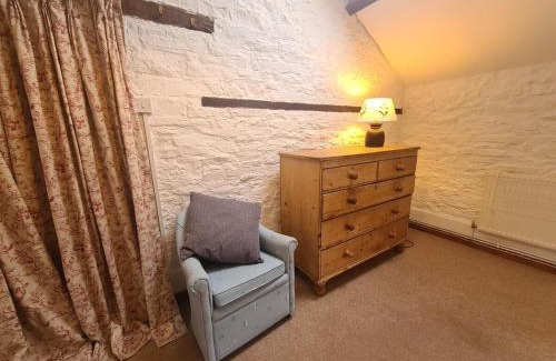 Llanfihangel Tal-y-llyn House | Cosy couples bolthole heart of Brecon Beacons