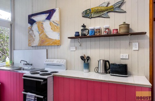 Currumbin Apartment | Cosy Currumbin Cottage