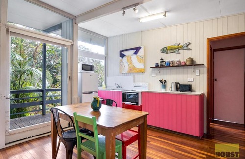 Currumbin Apartment | Cosy Currumbin Cottage