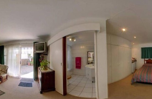 Edenvale House | Cosy Den B&B Luxury Guest House Style