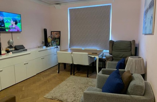West Hampstead Apartment | Cosy double bedroom available in a 2-bedroom apartment, at weekends/holidays.