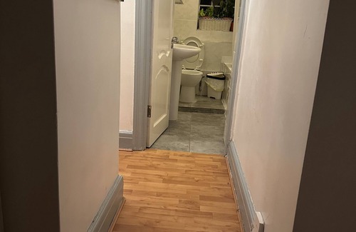 West Hampstead Apartment | Cosy double bedroom available in a 2-bedroom apartment, at weekends/holidays.