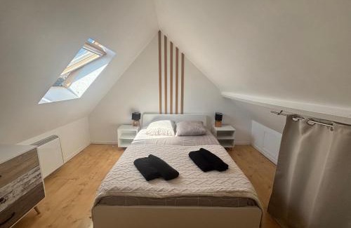 Ouistreham Apartment | Cosy Duplex ! Situation centrale - proche plage et commerces - linge de lit et serviettes de toilette compris